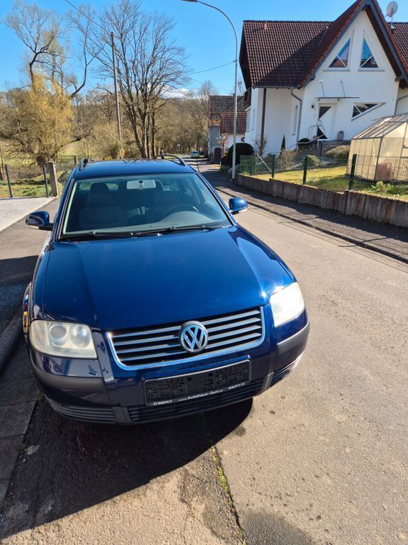 Blau Gebraucht 2005 VW Passat Comfortline Kombi | 1.200 € (Superpreis) - Bild 1/4