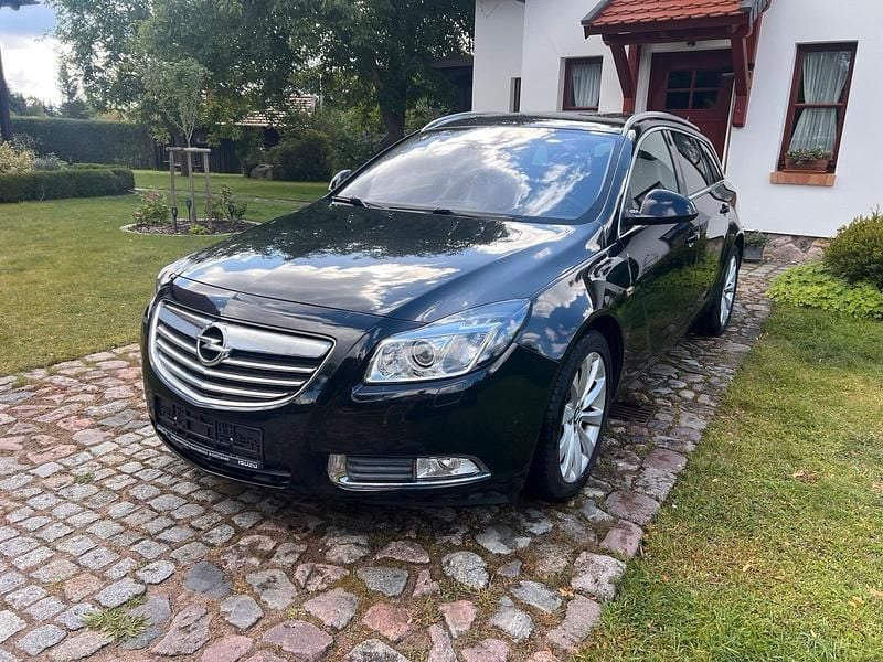 Schwarz Gebraucht 2013 Opel Insignia Active Kombi | 6.490 € (Guter Preis) - Bild 1/4