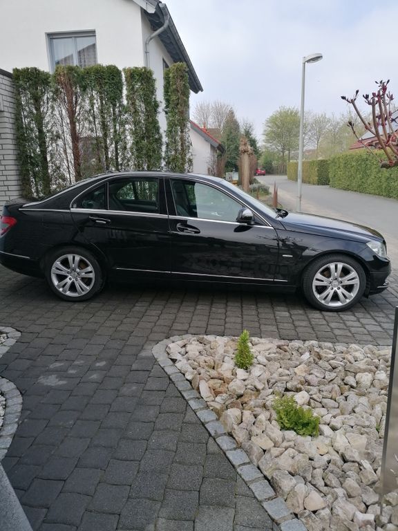 Schwarz Gebraucht 2007 Mercedes C200 Avantgarde Limousine | 7.499 € (Teuer) - Bild 1/4