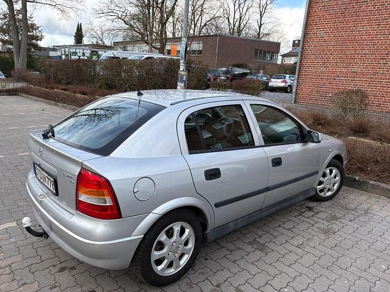 Gebraucht Opel Astra Selection 84 PS (61 kW) 2002 Silber Limousine