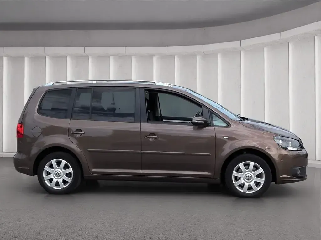 Gebraucht VW Touran Cup 140 PS (102 kW) 2015 Braun Van / Kleinbus