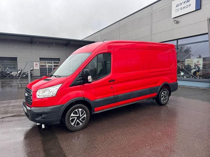 Gebraucht Ford Transit Trend 131 PS (96 kW) 2019 Rot Limousine