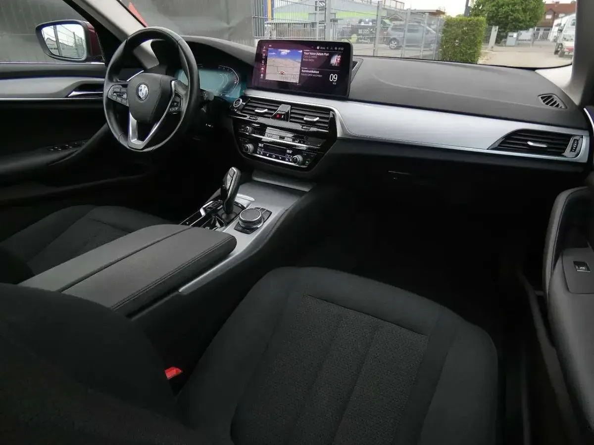 Gebraucht BMW 520 190 PS (139 kW) 2021 Aventurinrot iii Kombi