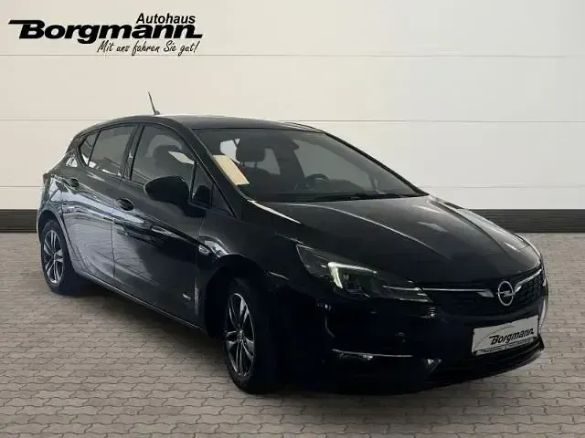 Używany Opel Astra Design & Tech 131 KM (96 kW) 2022 Czarny Sedan/Limuzyna