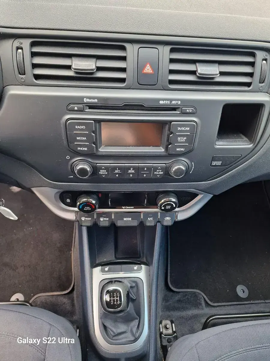 Gebraucht Kia Rio FIFA World Cup Edition 109 PS (80 kW) 2014 Schwarz Limousine