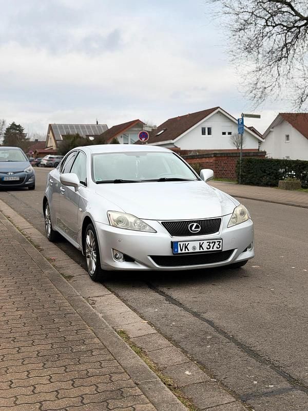 Gebraucht Lexus IS220d 177 PS (130 kW) 2008 Silber Limousine