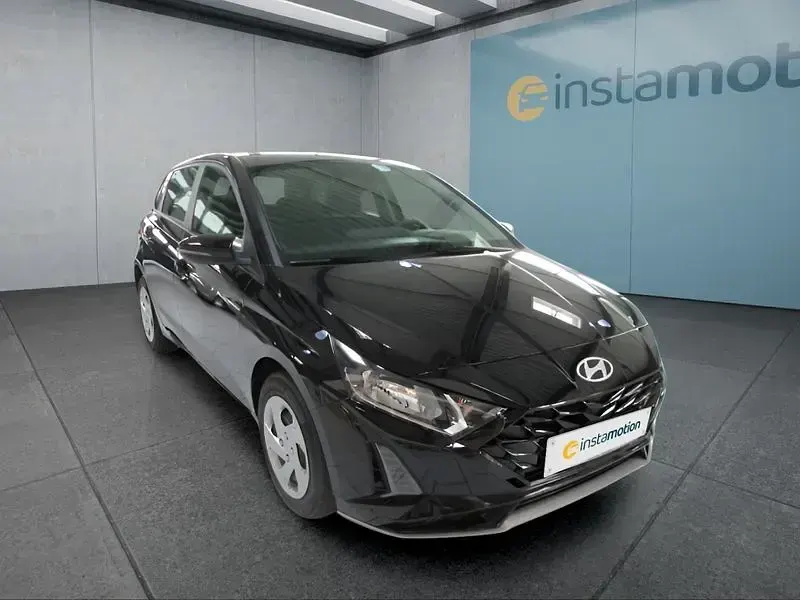 Neu Hyundai i20 Select 101 PS (74 kW) 2025 Schwarz Kleinwagen