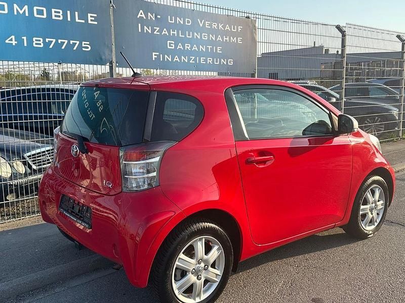 Gebraucht Toyota iQ 68 PS (50 kW) 2012 Rot Kleinwagen
