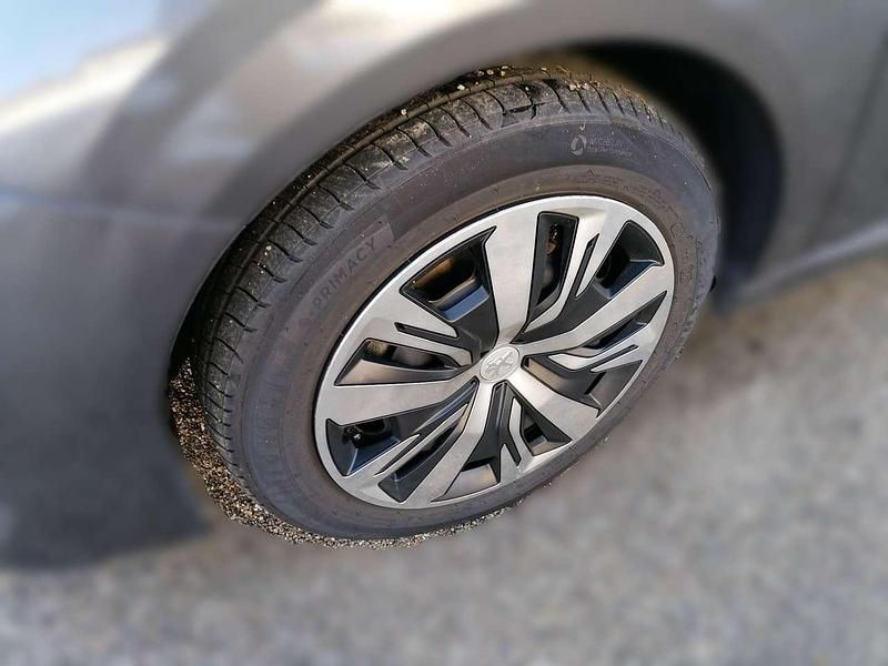 Gebraucht Peugeot 208 Active 101 PS (74 kW) 2023 Grau Kleinwagen