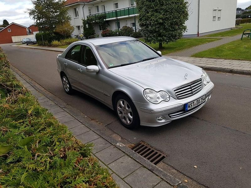 Silber Gebraucht 2004 Mercedes C180 Elegance Limousine | 7.500 € - Bild 1/2