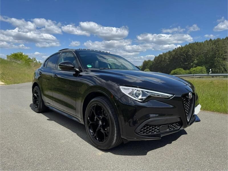Schwarz Gebraucht 2020 Alfa Romeo Stelvio Veloce SUV | 35.500 € (Etwas zu teuer) - Bild 1/4