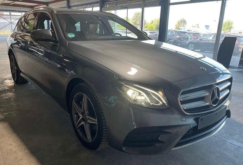 Grau Gebraucht 2020 Mercedes E300 AMG Limousine | 20.999 € (Guter Preis) - Bild 1/4