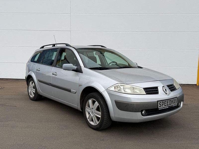 Grau Gebraucht 2006 Renault Mégane II Dynamique Limousine | 2.990 € (Teuer) - Bild 1/4