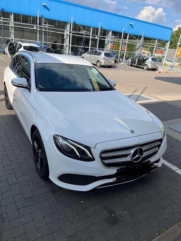 Weiß Gebraucht 2018 Mercedes E200 Kombi | 27.000 € (Fairer Preis) - Bild 1/4