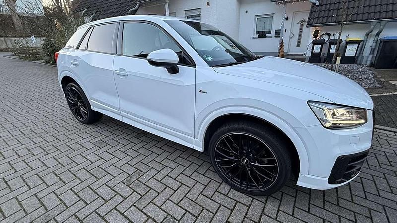 Weiß Gebraucht 2020 Audi Q2 Sport SUV | 25.900 € (Fairer Preis) - Bild 1/4