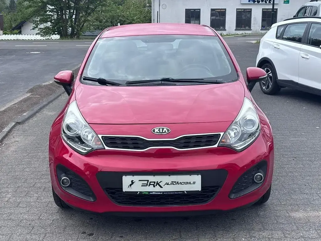 Używany Kia Rio 109 KM (80 kW) 2012 Czerwony Sedan/Limuzyna