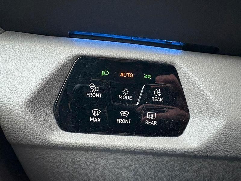 Gebraucht VW Multivan Life 218 PS (160 kW) 2023 Grau Van