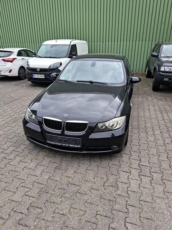 Grau Gebraucht 2006 BMW 320 Limousine | 4.499 € (Fairer Preis) - Bild 1/4