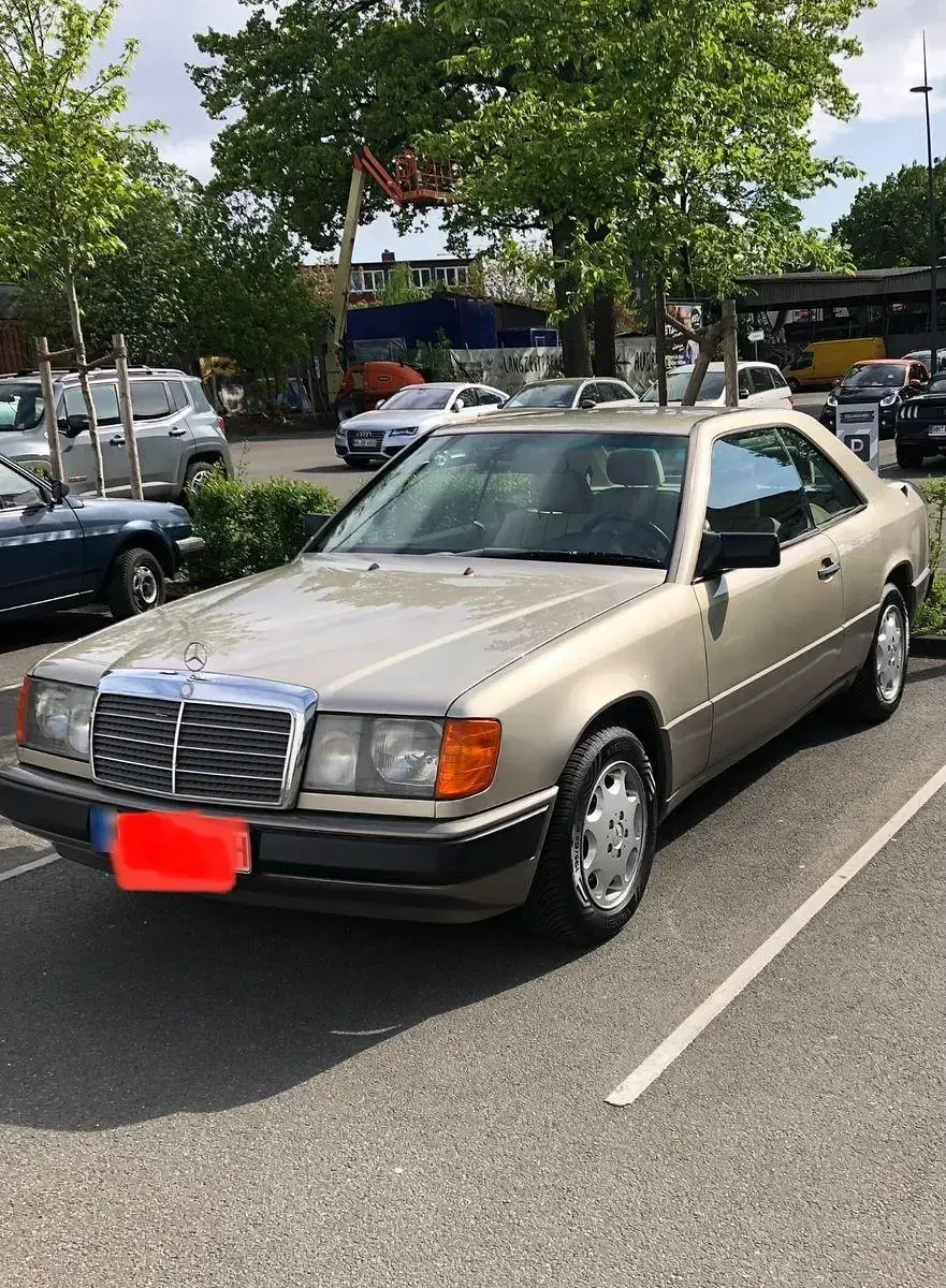 Gebraucht Mercedes 230 132 PS (97 kW) 1988 Gold Coupé