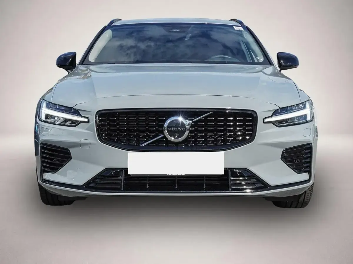 Gebraucht Volvo V60 Plus 310 PS (228 kW) 2024 Manufacturer Kombi