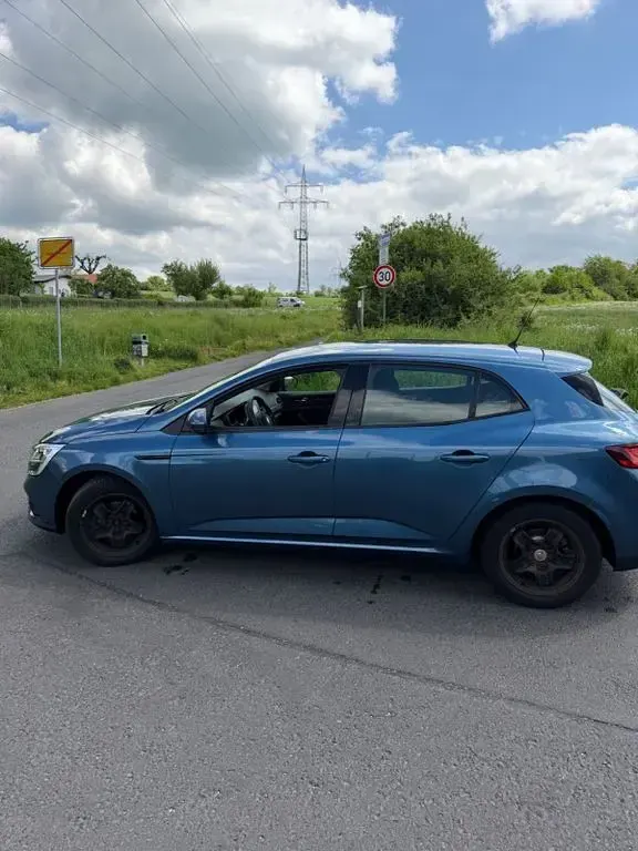 Gebraucht Renault Mégane Experience 101 PS (74 kW) 2016 Blau Limousine