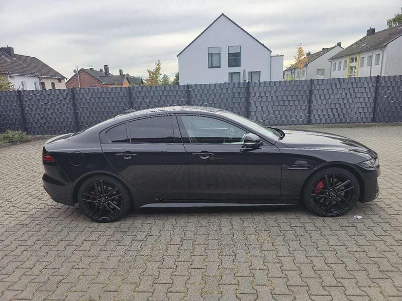 Gebraucht Jaguar XE R-Dynamic 204 PS (150 kW) 2023 Schwarz Limousine
