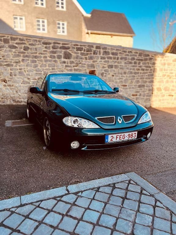 Blau Gebraucht 2001 Renault Mégane Cabriolet Privilege Cabrio | 3.300 € (Etwas zu teuer) - Bild 1/4
