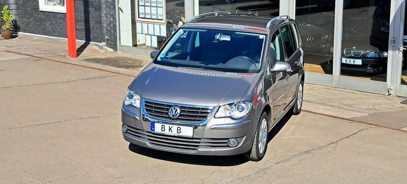 Grau Gebraucht 2007 VW Touran Highline Van / Kleinbus | 6.590 € (Etwas zu teuer) - Bild 1/4
