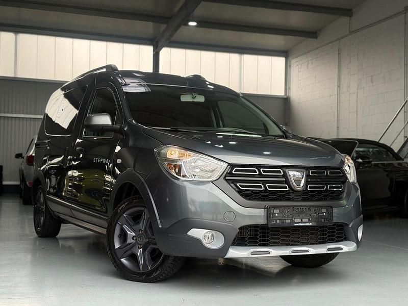 Gebraucht Dacia Dokker Celebration 116 PS (85 kW) 2018 Grau Van / Kleinbus
