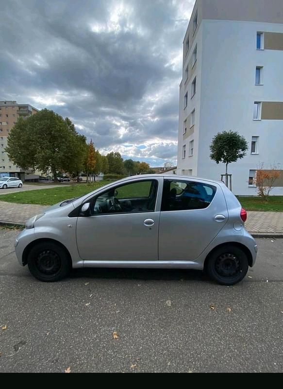 Silber Gebraucht 2006 Toyota Aygo Kleinwagen | 1.350 € (Guter Preis) - Bild 1/4