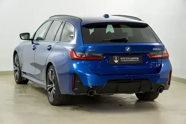 Gebraucht BMW 330e M Sport 292 PS (214 kW) 2022 Portimao blau m Kombi