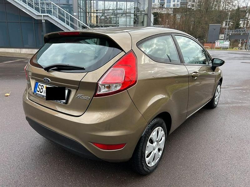 Gebraucht Ford Fiesta 101 PS (74 kW) 2013 Braun Kleinwagen