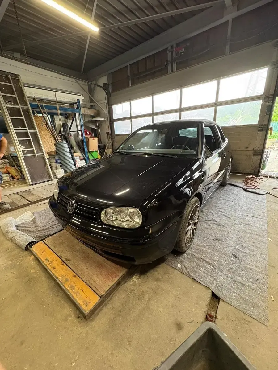 Gebraucht VW Golf 105 PS (77 kW) 2002 Schwarz Cabrio