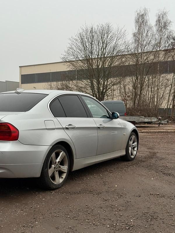 Gebraucht BMW 320 150 PS (110 kW) 2007 Silber Limousine