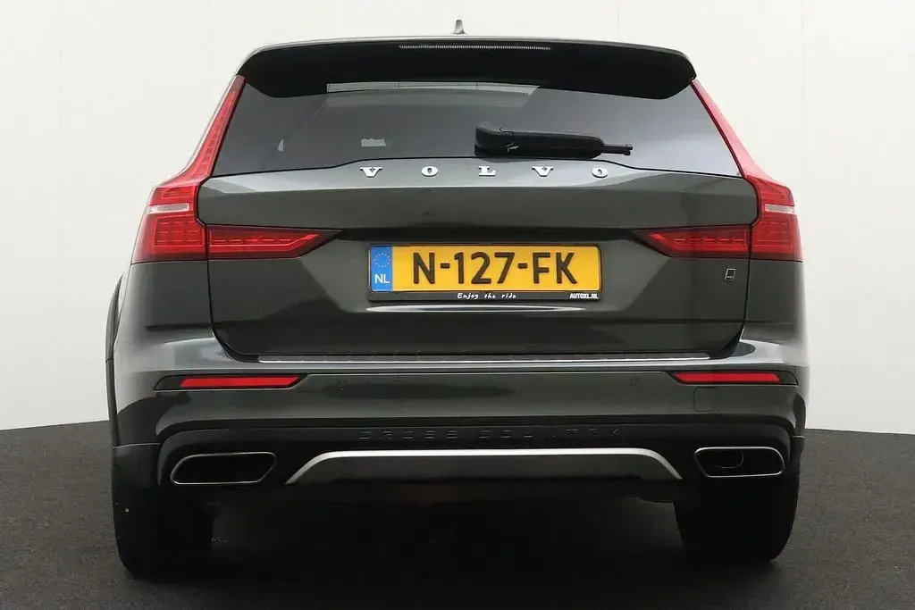 Gebraucht Volvo V60 CC Pro 252 PS (185 kW) 2021 Grau Kombi