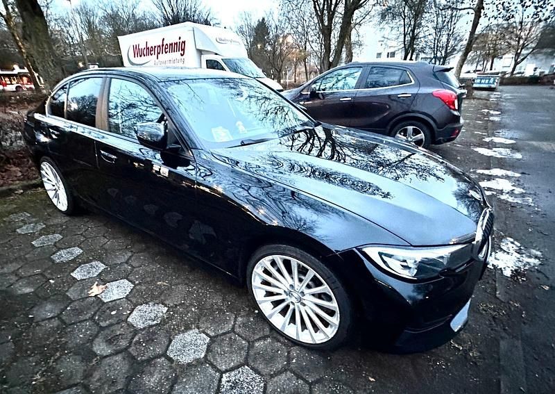 Gebraucht BMW 330e 184 PS (135 kW) 2019 Schwarz Limousine