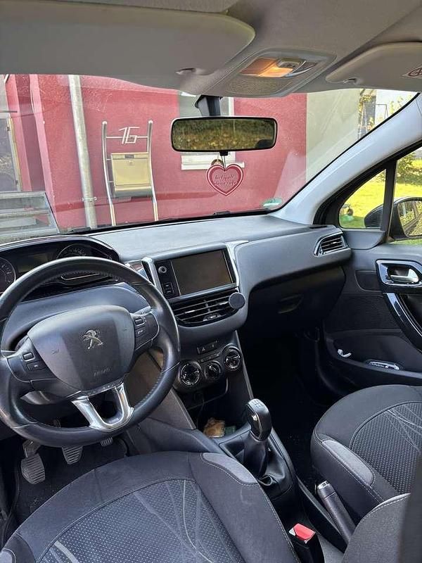 Blau Gebraucht 2015 Peugeot 208 Active Kleinwagen | 5.200 € (Fairer Preis) - Bild 1/4