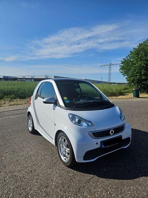 Weiß Gebraucht 2013 Smart ForTwo Coupé Passion Coupé | 4.900 € (Fairer Preis) - Bild 1/4