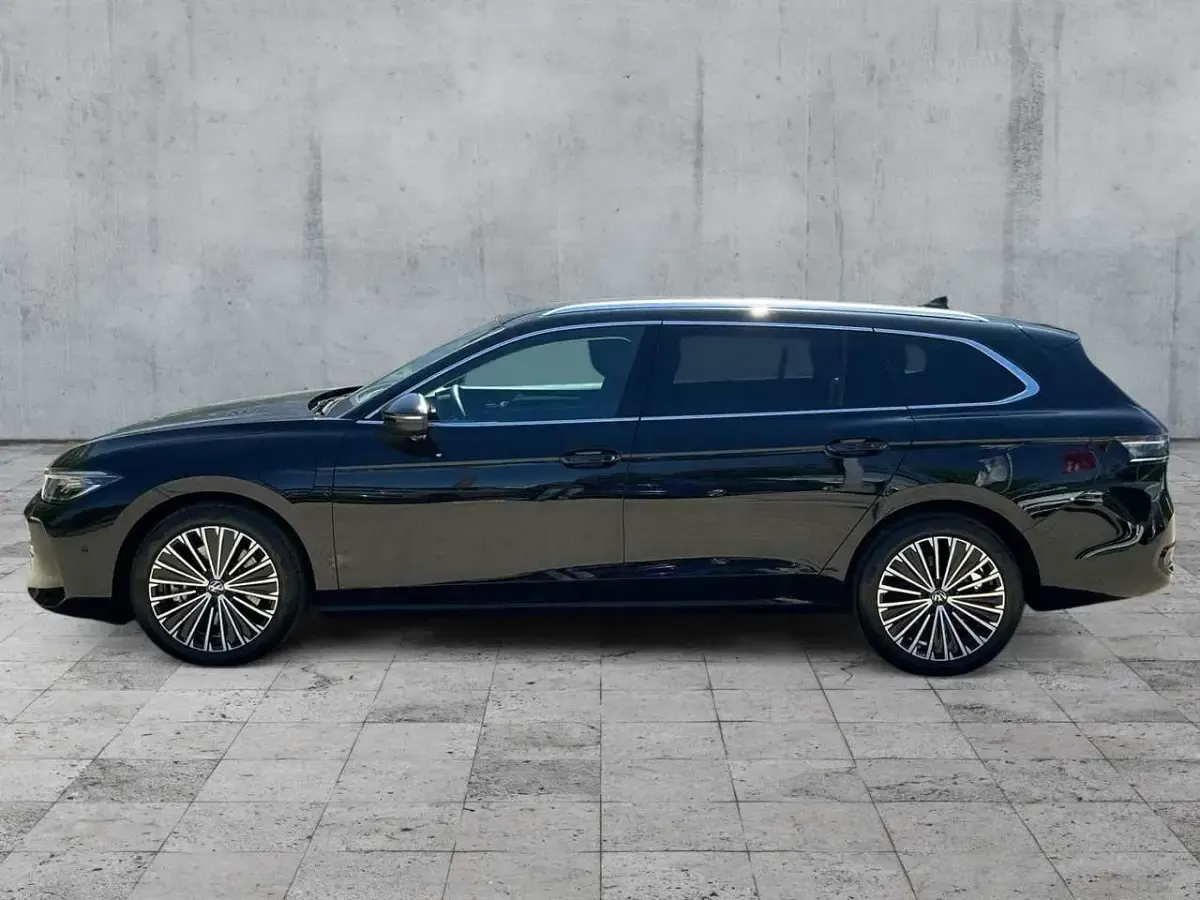 Gebraucht VW Passat Elegance 204 PS (150 kW) 2025 Grenadillschwarz metallic Kombi