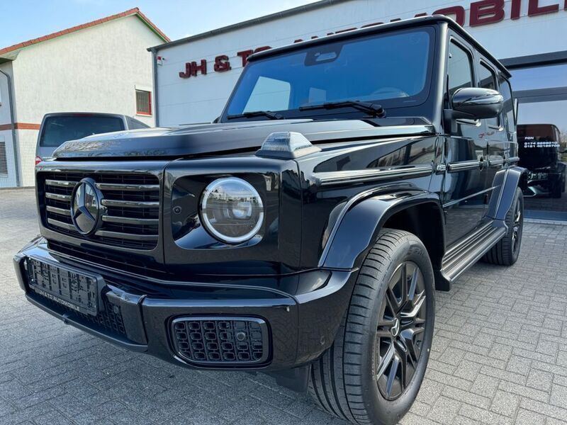 Obsidianschwarz metallic Gebraucht 2025 Mercedes G450 AMG line SUV | 178.500 € (Fairer Preis) - Bild 1/4