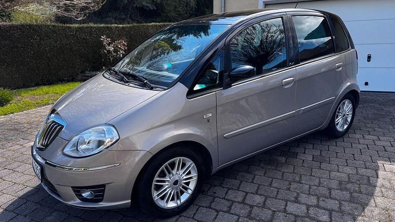 Usata Lancia Musa 95 CV (69 kW) 2008 Beige Monovolume