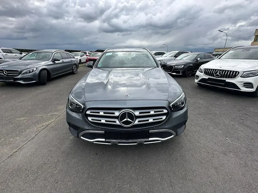 Gebraucht Mercedes E220 All-Terrain 200 PS (147 kW) 2022 Selenitgrau Kombi