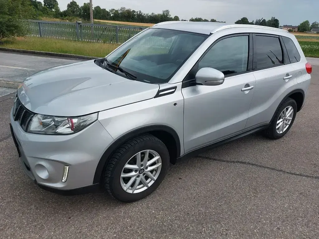 Gebraucht Suzuki Vitara 140 PS (102 kW) 2018 Silber SUV