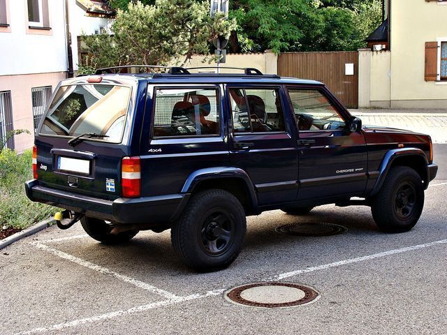 Gebraucht Jeep Cherokee 116 PS (85 kW) 2000 Blau metallic SUV
