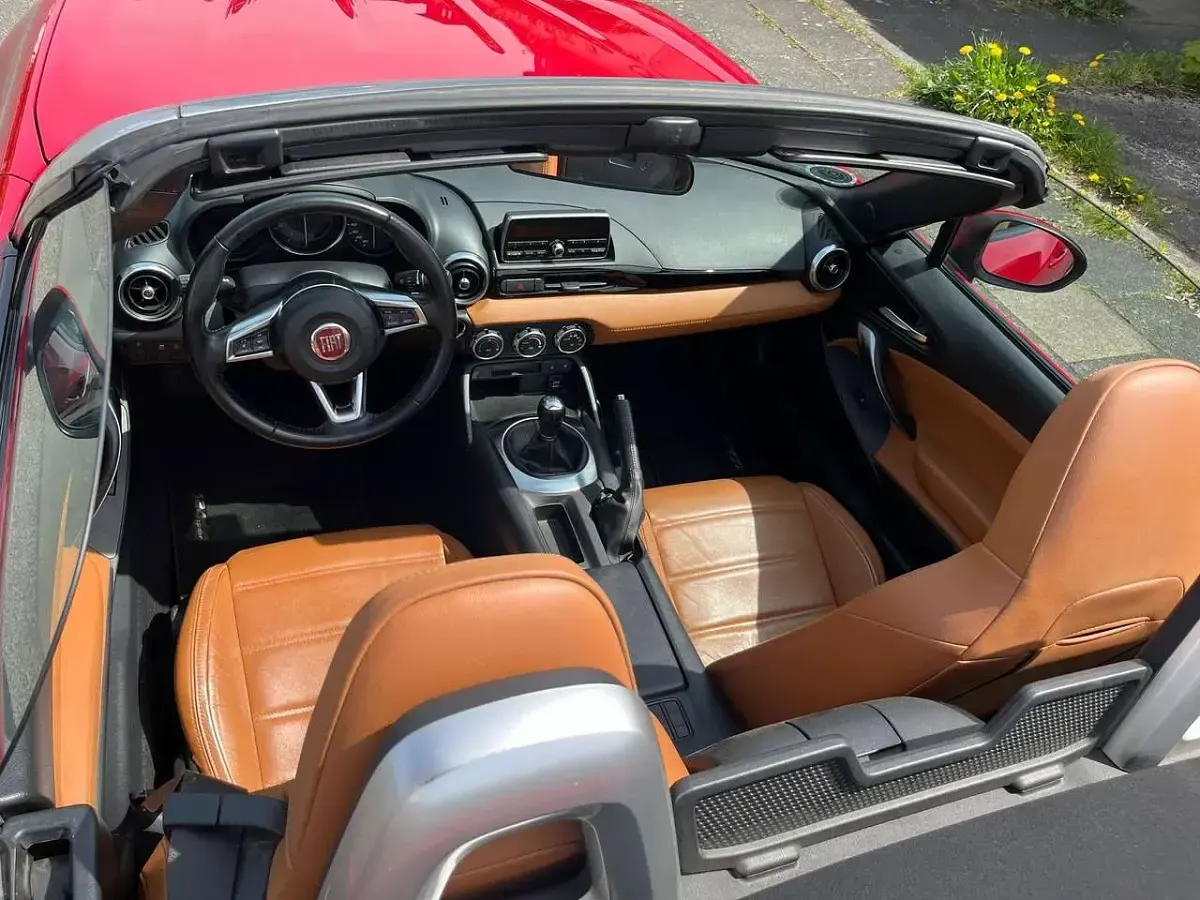 Gebraucht Fiat 124 Spider Lusso 140 PS (102 kW) 2016 Rot Cabrio