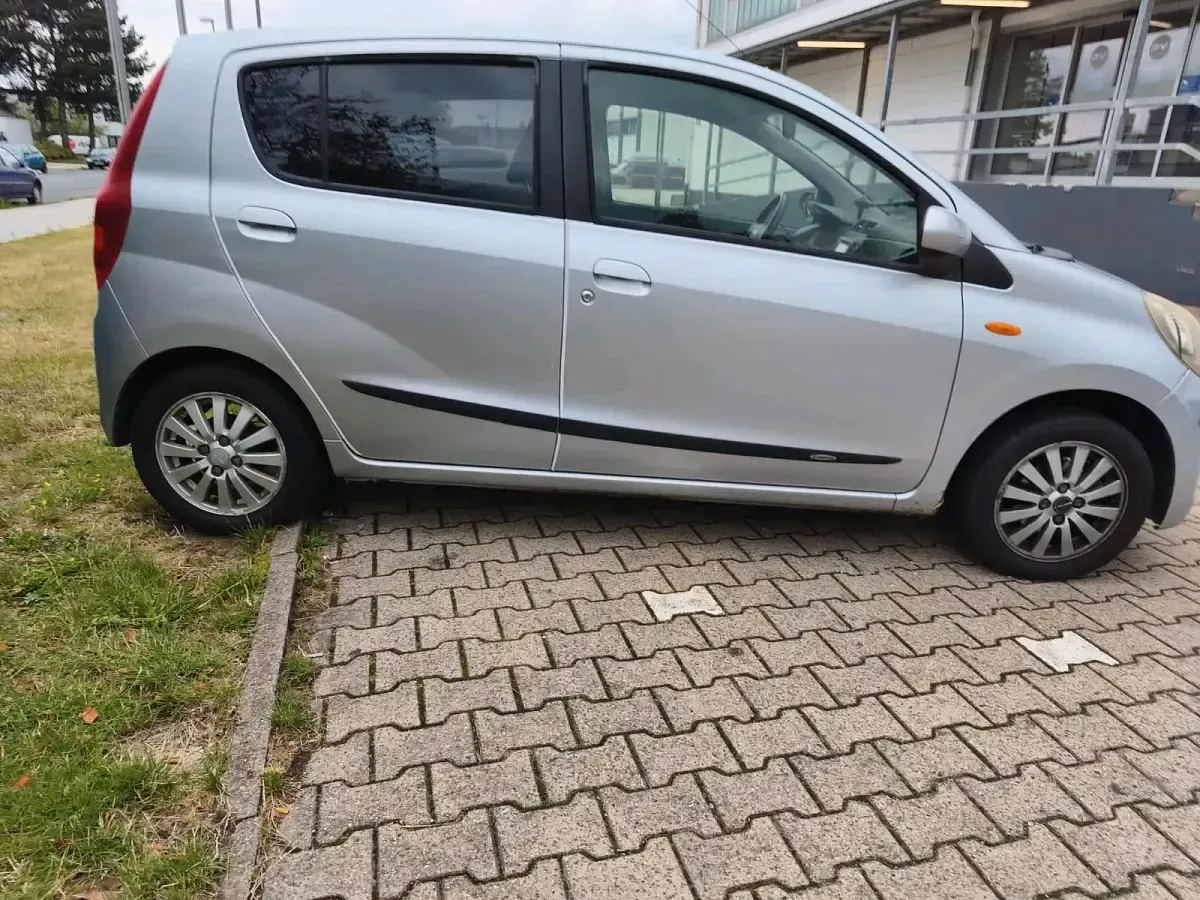 Gebraucht Daihatsu Cuore 69 PS (50 kW) 2008 Silber Kleinwagen