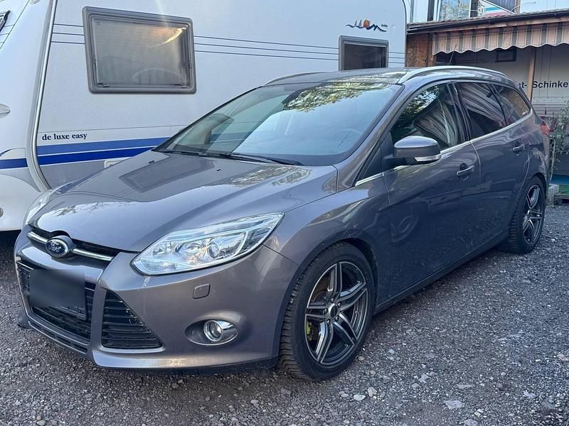 Braun Gebraucht 2014 Ford Focus Kombi | 3.600 € (Superpreis) - Bild 1/4