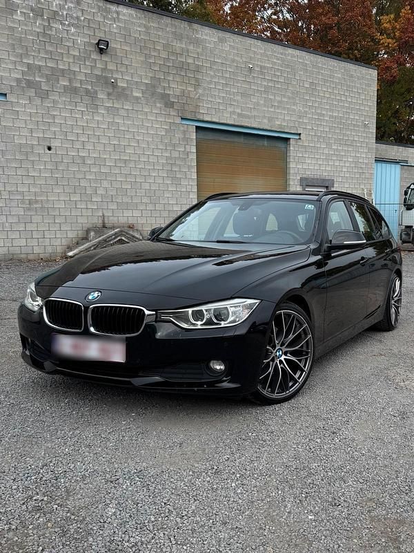 Schwarz Gebraucht 2013 BMW 320 Kombi | 7.800 € (Superpreis) - Bild 1/4