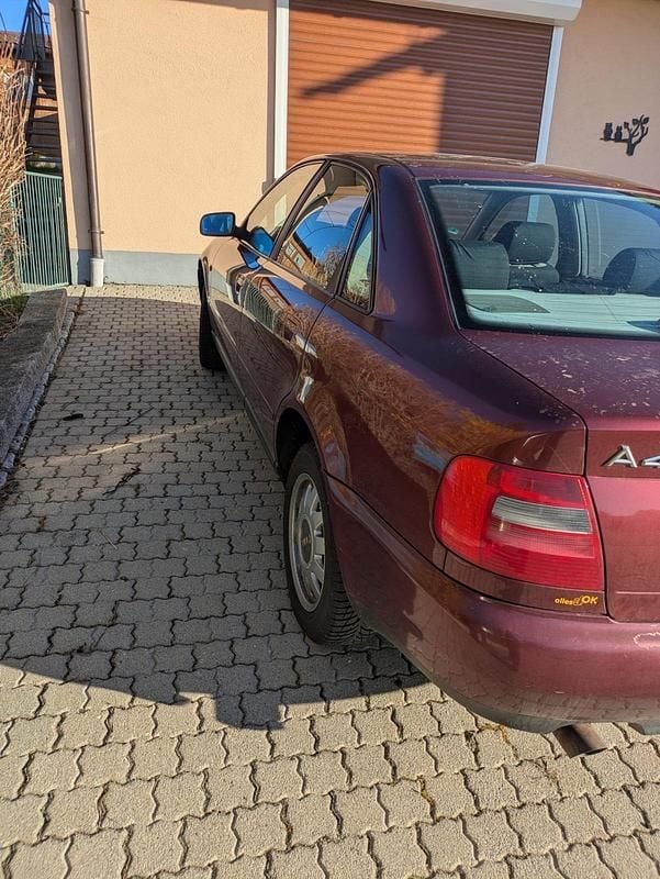 Second-hand Audi A4 125 CP (91 kW) 1998 Roșu Berlinǎ