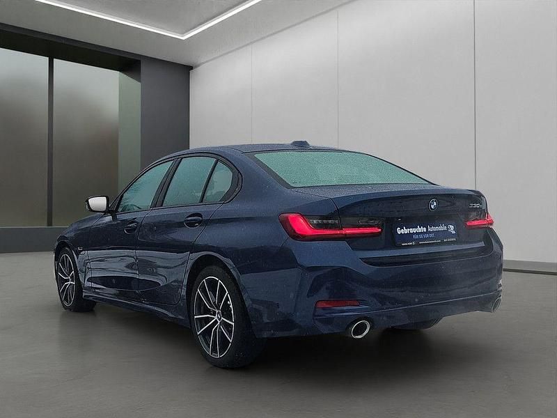 Gebraucht BMW 330e Sport Line 292 PS (214 kW) 2022 Blau / phytonicblau (metallic) Limousine